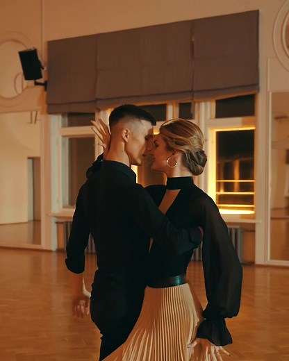 Ballroom Dance Routine: Elegant Performance Video