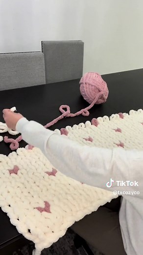 Slowed down version of making a chunky knit heart blanket tutorial