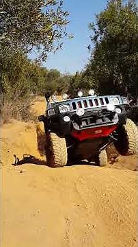 Hummer H3 off road