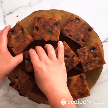 🚨 NEW RECIPE 🚨 My classic Christmas Cake converted into mini form! These look so great on a platter to serve at gatherings, and are ideal for gifting because they have a long shelf life. RECIPE: https://https://www.recipetineats.com/mini-christmas-cakes-gift/ | RecipeTin