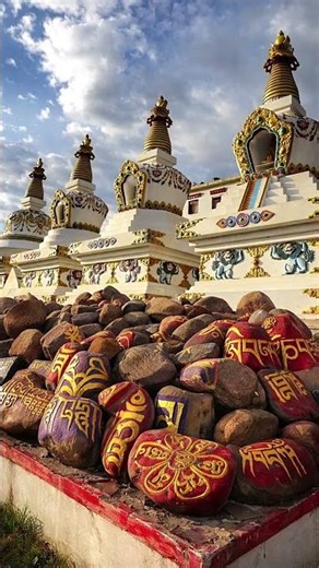 India’s Paragliding Capital 🪂 Bir Billing Travel Guide | Best Places to Visit in Himachal #Shorts