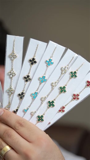 ✨ 2da Parte – ¡Último En Vivo de Promoción! ✨ Volvimos con la segunda parte del en vivo de hoy. 🙌🔥 📌 Dinámica de Mayoreo: Compra mínima para nuevas clientas: $3,000 USD Después de tu primer compra: sin mínimo Trabajamos solo con: Zelle, Depósito Directo o Wire Todo es 14K GARANTIZADO 💯 Piezas hermosas listas para vender 🧡 🎁 Promos disponibles SOLO durante este en vivo Las prendas se van en cuanto se reclaman — ¡primera en comentar, primera en llevársela! ⚠️ Disclaimer: La mercancía mostrad