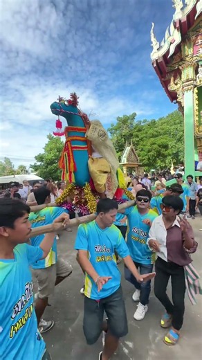 รำวงกันหน่อยจ้าา #ชมรมขาม้าจร้าใหม่🐎🐎🎺🎺🎷🎷🎷 #ทีมงานขาม้าจร้าใหม่🦄 #แห่นาค