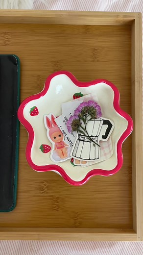 Also cute to put jewellery in!!! 🍓🍓 #airdryclay #airdryclaydiy #diy #giftideas #craft #cutthingstomake #pinterest #pottery #jewellery