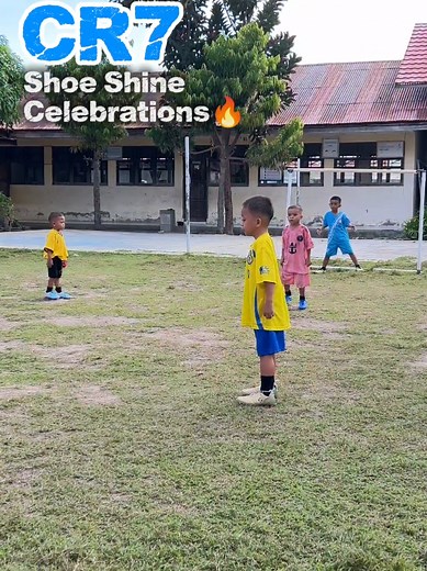 selebrasi iconic 90an🔥 sponsored by @ligerofficialshop #football #ligerfootwear #celebration #funny