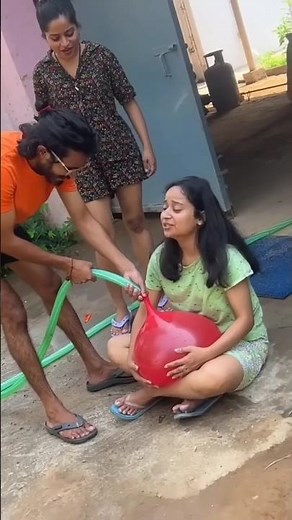 Balloons are flying😱🤣@pandeyshivah #withpandey #ginnipandey #shortsfeed #viral