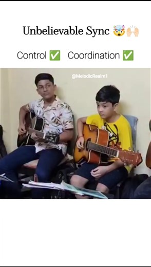 Itne sync me to Mera dimaag or zuban bhi nhi rehta😂|Tumsa Koi Pyara Koi Masoom Nhi Hai Cover|#guitar