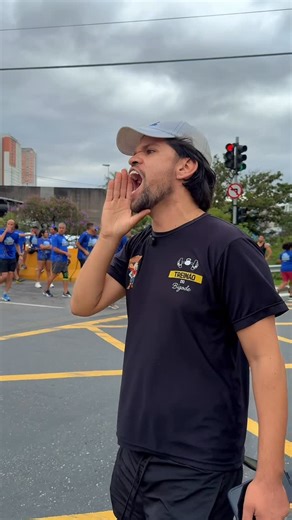 Diadema Problema on Instagram: "E hoje tivemos mais um Treinão do Bigode… Poderíamos estar dormindo, roncando e babando gostoso no ombro da nossa cremosa fiel, mas escolhemos algo muito maior: escolhemos estar juntos. Escolhemos a nossa união, essa força bonita que move cada passo, que transforma domingo cedo em família, em superação e em cuidado. Aqui ninguém fica pra trás. Quando um cansa, o outro puxa. Quando um vence, todos comemoram. Começamos o dia do jeito certo: com nosso aquecimento esp
