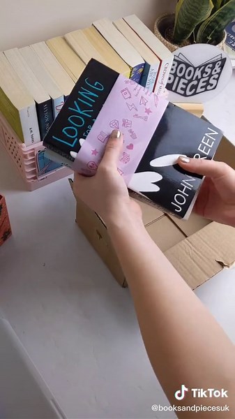 Reply to @bunnyaimee Royal Mail definitely aren't always great at leaving delivery notes! #booktok #returns #ukbooks