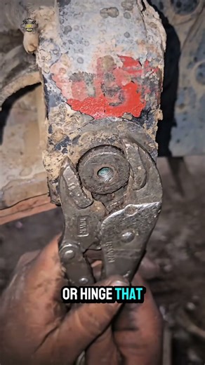 simple way to remove the spring pin #remove #repair #mechanic #tecnologia #tecnical #ideas