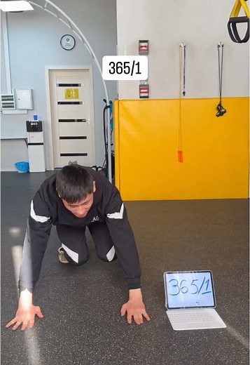 ПАРАҚШАҒА ТІРКЕЛІП АЛ🙌🏼 Мен өз-өзіме челлендж жарияладым, яғни 365 күн бойы күн сайын отжимания жасайтын боламын.Бірақ әр күні бір-біреуден қосып отыратын боламын! Кім челленджге қосылғысы келеді төменге “ ” қалдыра кетсеңіз болады🙌🏼