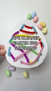 🥚😍 Pipe cleaner threading is such a great activity to practice fine motors skills for little ones! #kidsactivities #easteractivities #eastercrafts | Simple play & craft ideas