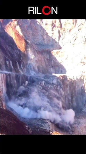 How does the gas expansion rock breaking system work?