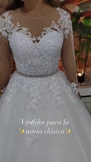 3.4K views · 32 reactions | Lo clásico nunca pasa de moda  ¿Qué les parecen estos modelitos? #soychicaklan #noviaclasica #bridetobe #vestidodenovia #novias2023 | Klan: Vestidos de novia y más | Facebook