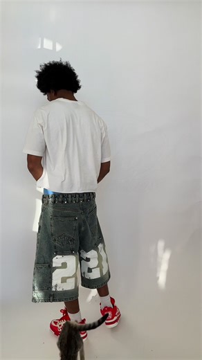 Step out of the ordinary and own your look with US Outa thebox. From bold graphic tees 👕 to iconic hoodies 🧥 and edgy jorts 🩳, our exclusive streetwear collection is designed for those who dare to be different. Limited stock — grab your style before it’s gone! ⚡🚀 | Us.outathebox