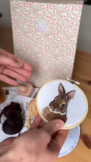 Glad to present my creative kits: Video master-class felting kit, with tasty summer offers! :) 🐰 “Rabbit Portrait” — €33 60-min video Wool, 2 needles, holder, pad, 10 cm hoop, felt — all materials matched to the lesson. 🦉 “Owl Composition” — €26 40-min video Wool, 2 needles, holder, pad, wreath, cotton, viscose, wire — everything included. 🐱 Mini-course “Sleeping Kitten Brooch” — €40 1 h 30 min video intro lesson, bonus PDF Wool, 3 needles (2 straight 1 reverse), holder, mat, template, felt, 