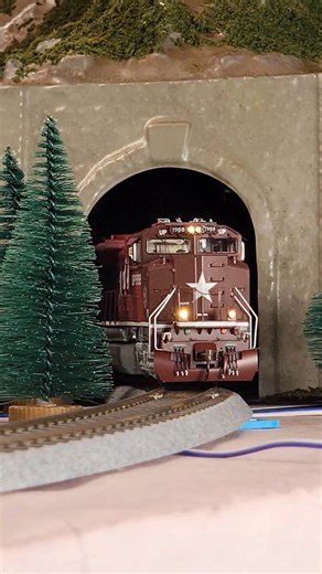 Union Pacific SD-70ACE Hauling Flammable Cargo Through The Mountains. #train #railway #modelrailroad