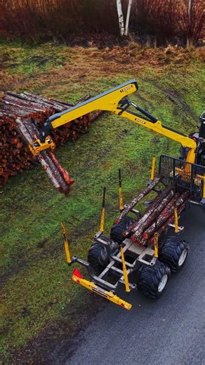 ONIAR crane with JAPA & PALAX firewood processors #cranes #trailers #agriculture