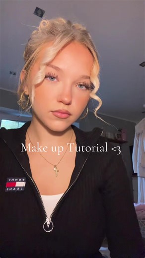 Makeup Tutorial: How to Apply Fake Lashes