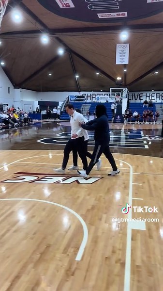 Coach was ready to turn up on the ref gtm media pick a side and stand there 🔥🔥😳😳😳🍿🍿🍿🎥🎥😂😂👀👀👀