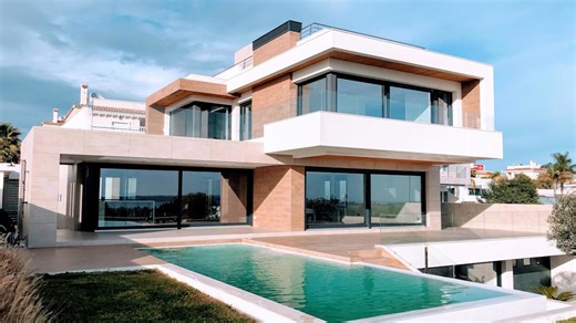 12 Jaw-Dropping Homes Owned by Billionaires—See How They Live