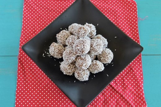 Easy No Bake Coconut Date Balls