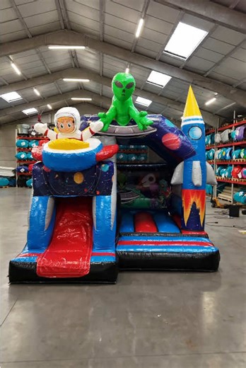 Nieuw in ons assortiment en nu op voorraad! 👽 Ontdek onze Combo Mini 3D Ruimte UFO: compact, speels en helemaal in ruimtethema. Dit model is zonder obstakels, maar met glijbaan voor extra glij- en springplezier. Een echte blikvanger met zijn 3D-design 🚀 👉🏻https://boing-inflatables.com/products/combo-mini-3d-ruimte-ufo #springkasteel #ufo #springkussens #space #alien