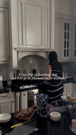 Explore Bandung (in 20 Seconds)! SAVE this for 5 Places To Go & What To Eat in Bandung ⬇️ 1. Roti Macan 🍞 (11/10 MUST-HAVE cranberry cheese bread) 2. Tiramisusu by Chocomory ☕️ (Best Tiramisu: enak & ga terlalu manis) 3. Jalan Braga (historical buildings, cute cafes, photobooth spots), Rumah Mode, and Paris Van Java 📸 4. Mie Rica (non-halal good bakmi) 🍜 5. RUI restaurant (tasty japanese restaurant that serves soft meat patties and rice) 🍚 Fun things to do in bandung: 1. Grammars (shop cute 