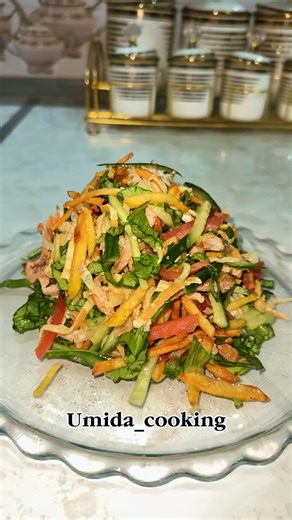 Nigmatova Umida Bahramovna 🇺🇿 on Instagram: "15 kun - 15 retsept 🎄 Majnuntol salati Yangi yil dasturxoniga birga tayyorlanamiz chelinchi"