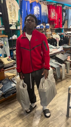 DYNASTY Official Page on Instagram: "Shout Out @1way.4xx For Coming Across The Bridge An Spending A Bag With Us @dynasty.clothing.727 🚨🎯💰 #reels #viral #tampa #dynasty #clothingstore"