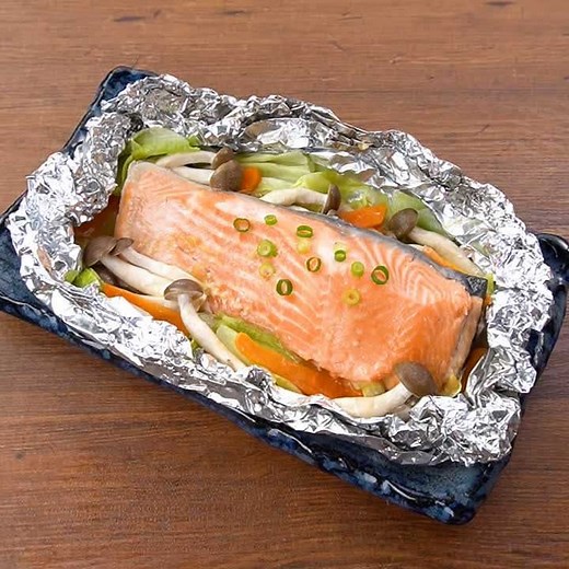 ホイルに包んで♪ 鮭と野菜のみそ焼きのレシピ動画・作り方 | デリッシュキッチン