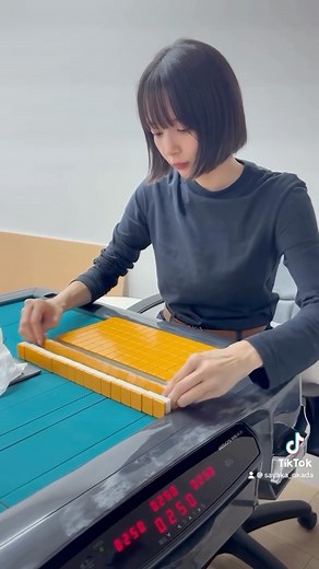 岡田紗佳 on Instagram: "牌は綺麗にしなきゃね🀄️"