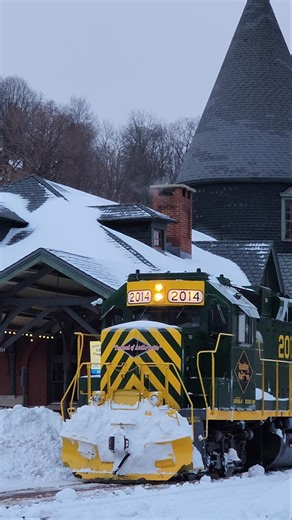 Reading & Northern GP38-2 cleans up Snowmageddon 2026, Jim Thorpe Station