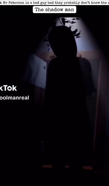 El Hombre Sombra en Hello Neighbor: El Verdadero Villano