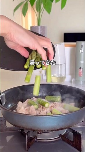If you find seasonal asparagus, you absolutely must try this! Addictive Lemon Stir-fried Pork Bel...
