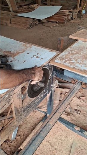 Changing the saw blade on a panel saw.