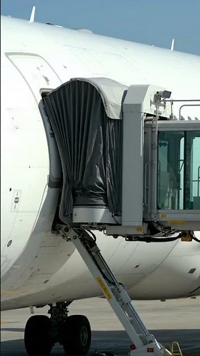 How Airports Connect Jet Bridges to Planes Without Scratches