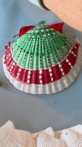 🖌🐚Paint a Shell 🐚 🖌 Painting a big Christmas scallop shell....🎄🎄 #shellpainting #paintedshells #ChristmasGifts | Sugaree Shells - Handpainted works of art