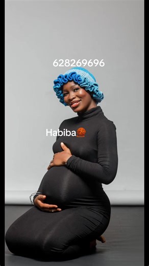 ✨ L’amour, la douceur et le crochet… 💙 Ce magnifique couple nous a fait confiance pour sublimer leur shooting prénatal avec des accessoires crochet faits main : chapeaux assortis, chaussons bébé et détails uniques signés Habiba Holding Fashion 🧶💫 Chaque maille raconte une histoire d’amour, de famille et de création 💕 Chez Habiba Holding Fashion, nous donnons vie à vos moments les plus précieux à travers des pièces crochet 100% personnalisées. 📸 Shooting prénatal, baptême, anniversaire ou sé