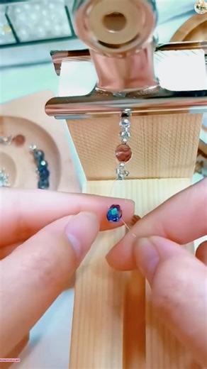 8.5K views · 106 reactions | DIY Very Simple Beaded Crystal and Seed Beads Bracelet 朗朗 | Wedding Decoration Ideas | Facebook