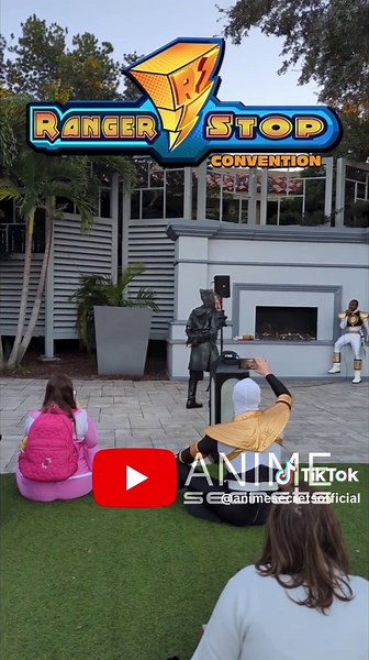 Our friend JS Cosplay is going hard once again as Mesogog at the Rangerstop Orlando Cosplay Contest and even makes a move against Tommy, albeit a wrong version of Tommy :) #PowerRangers #cosplay #cosplayer #supersentai #tokusatsu