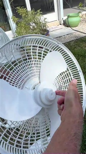 Assemble Lasko Pedestal fan