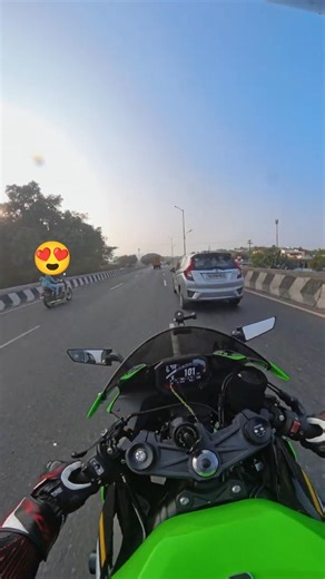 Tight Spot → Fast Exit | Ninja ZX6R #shorts #ytshorts #youtubeshorts