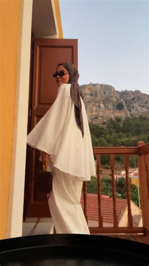 kuad on Instagram: "Pelerin model oversize gömlek 🐚🌅 #kuadstyle"