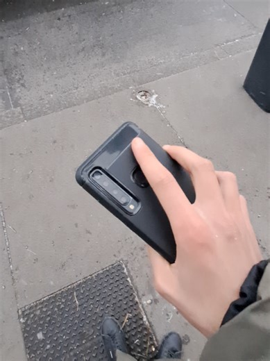 Bon je pense pas que je suis vraiment la première personne à l'avoir fait mais bon je le fais pour la trend 🤣 #2026 #virus #phone