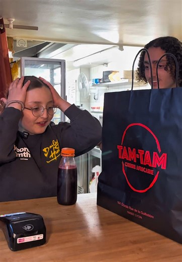 Découvrez Vaudou Africain à Lyon : Cuisine Halal et Humour