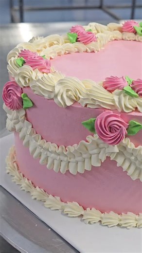 Nafees bakers & Sweets on Instagram: "Vintage cake lovers, this one’s for you 💕 A wide variety of vintage-style cakes available ✨ 📦 Order with just 1-day notice #nafeesbakers #vintage #cakes #valentinesday #delicious"