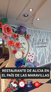 Restaurante de Alicia en el País de las Maravillas 🐇⏰🫖🎩 #sisomosgemelos #restaurante #aliciaenelpaisdelasmaravillas #comida #gourmet #RoyalCaribbean #Cruceros #OpinionesPersonales #publicidad | Si Somos Gemelos