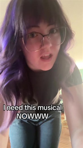 💙𝕀𝕫💛 (@doc.izzygonnamakeit)’s video of musical theatre