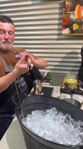 Si può fare un Martini cocktail con la giardiniera?La risposta è sì, se a farlo è Morgan! | Gambero Rosso